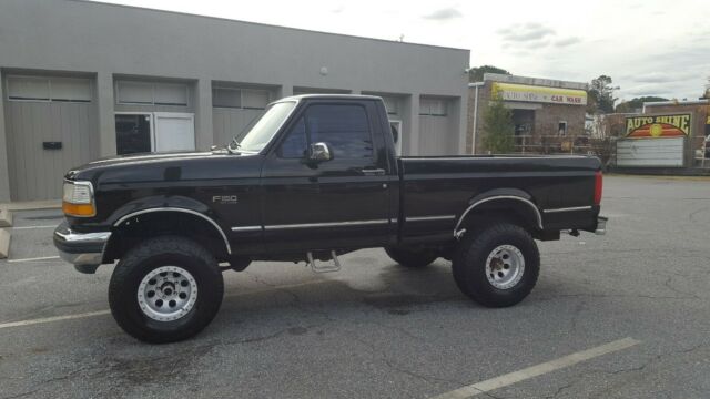 1992 Black Ford F-150 Standard Cab Pickup