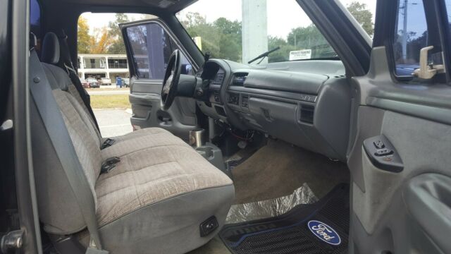 1992 Black Ford F-150 Standard Cab Pickup