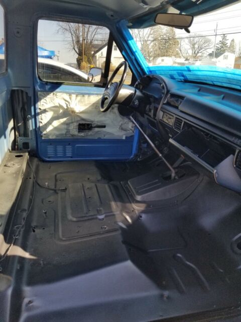 1992 Blue Ford F-150 Standard Cab Pickup