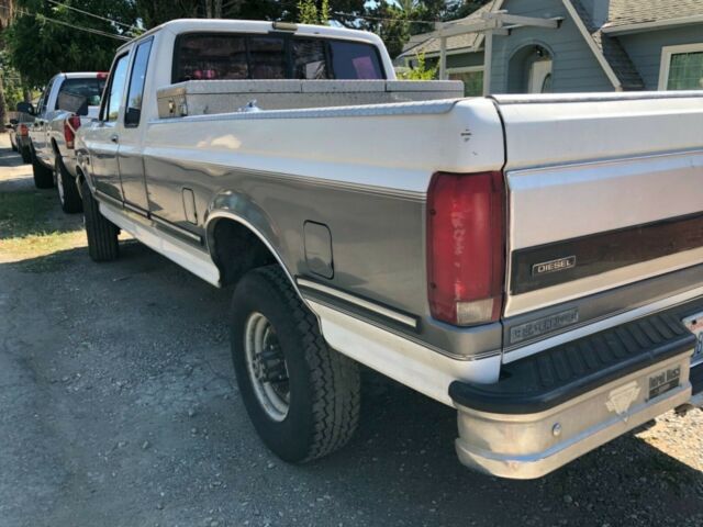 1992 White and olive Ford F-250 Extended Cab Pickup