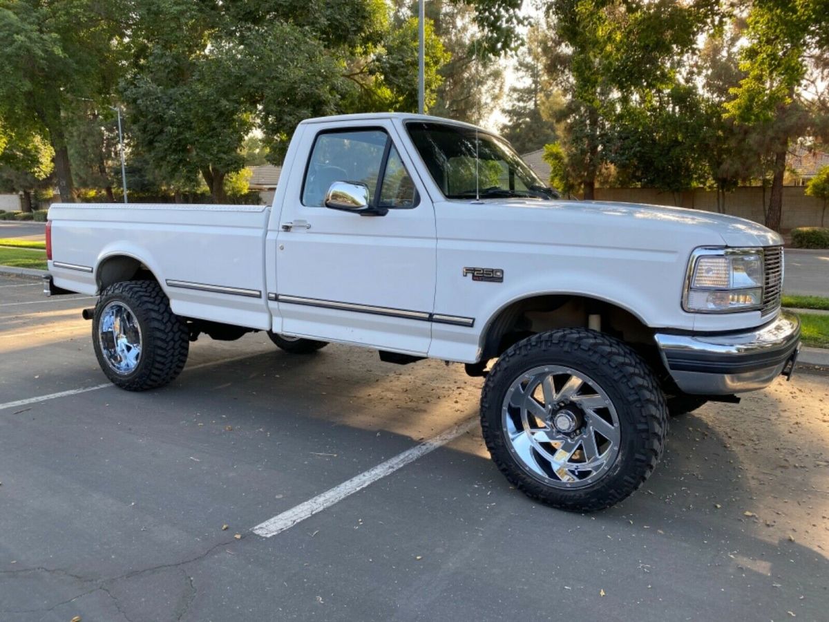 1992 White Ford F-250