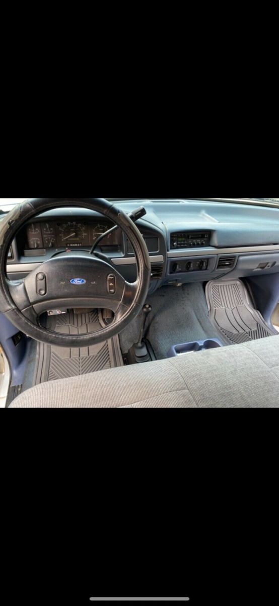 1992 White Ford F-250