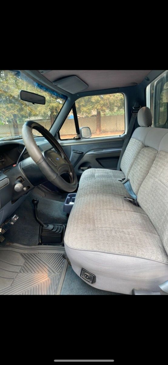 1992 White Ford F-250