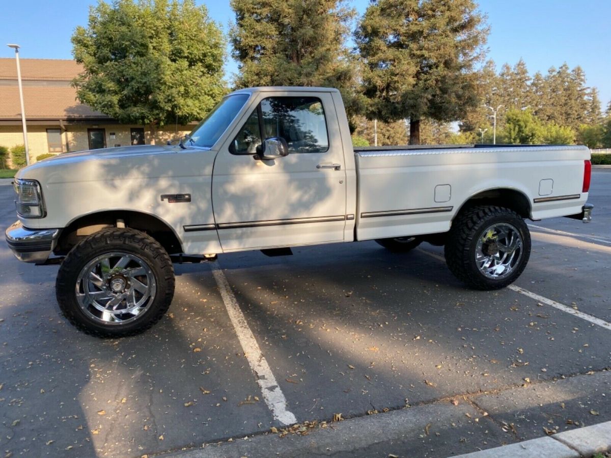 1992 White Ford F-250