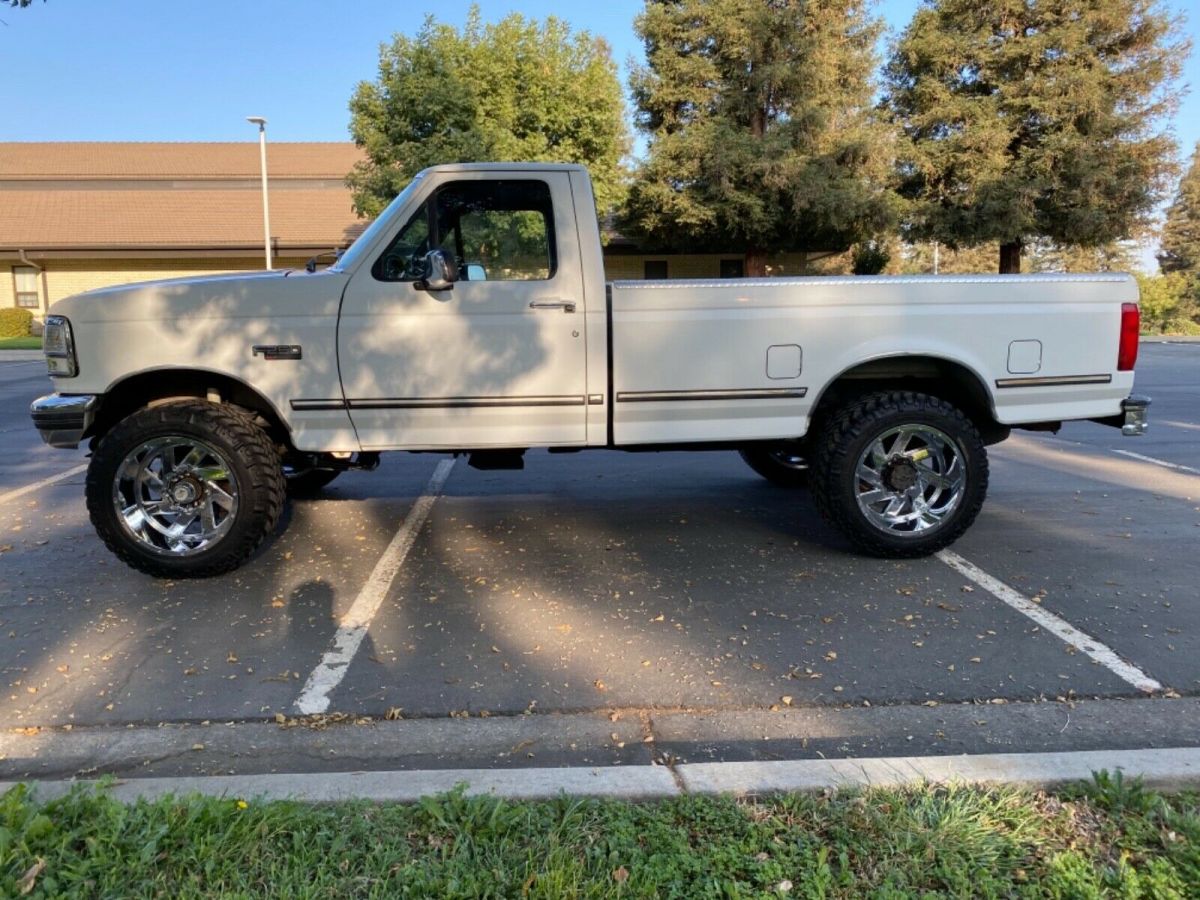 1992 White Ford F-250