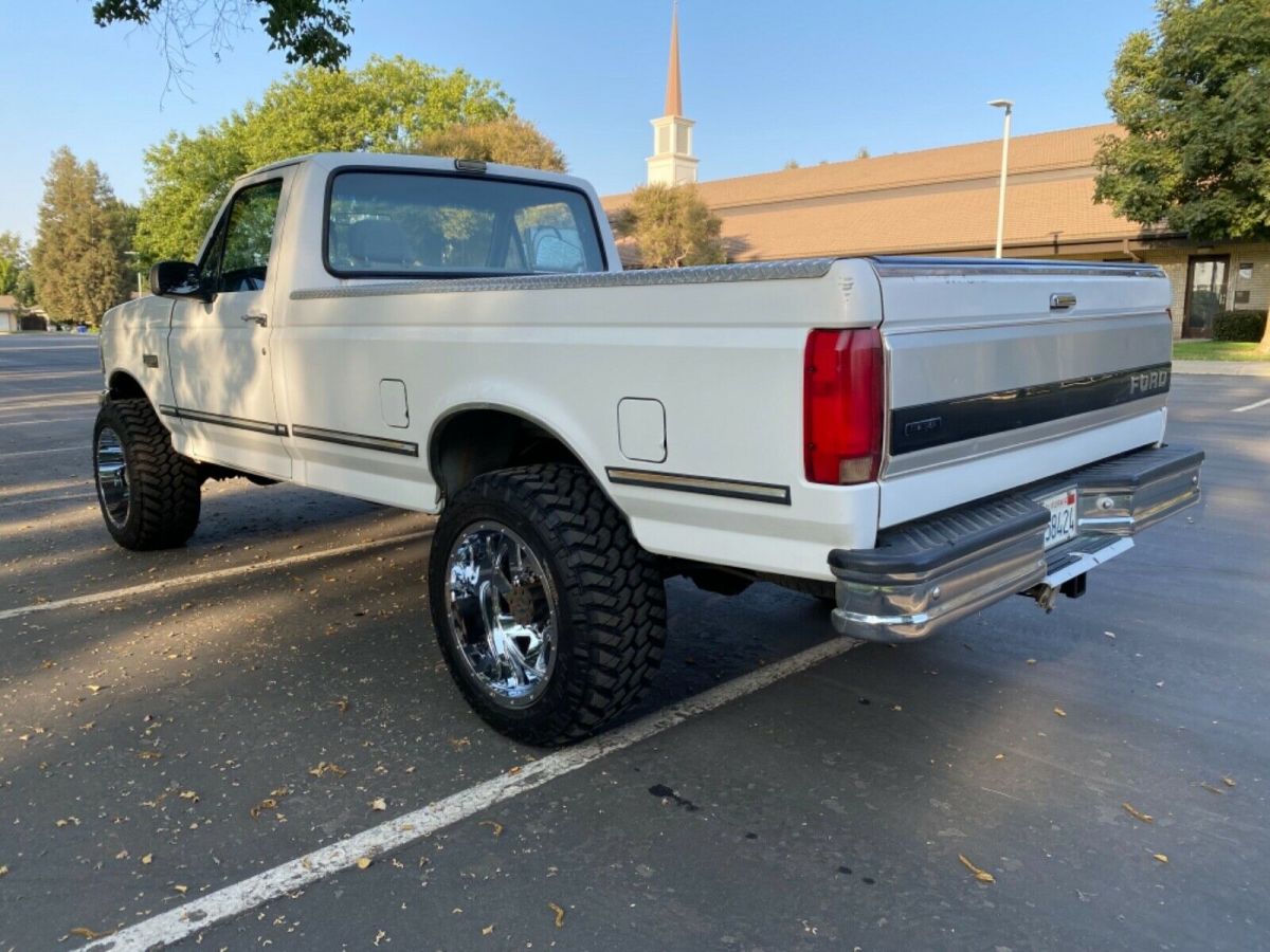 1992 White Ford F-250