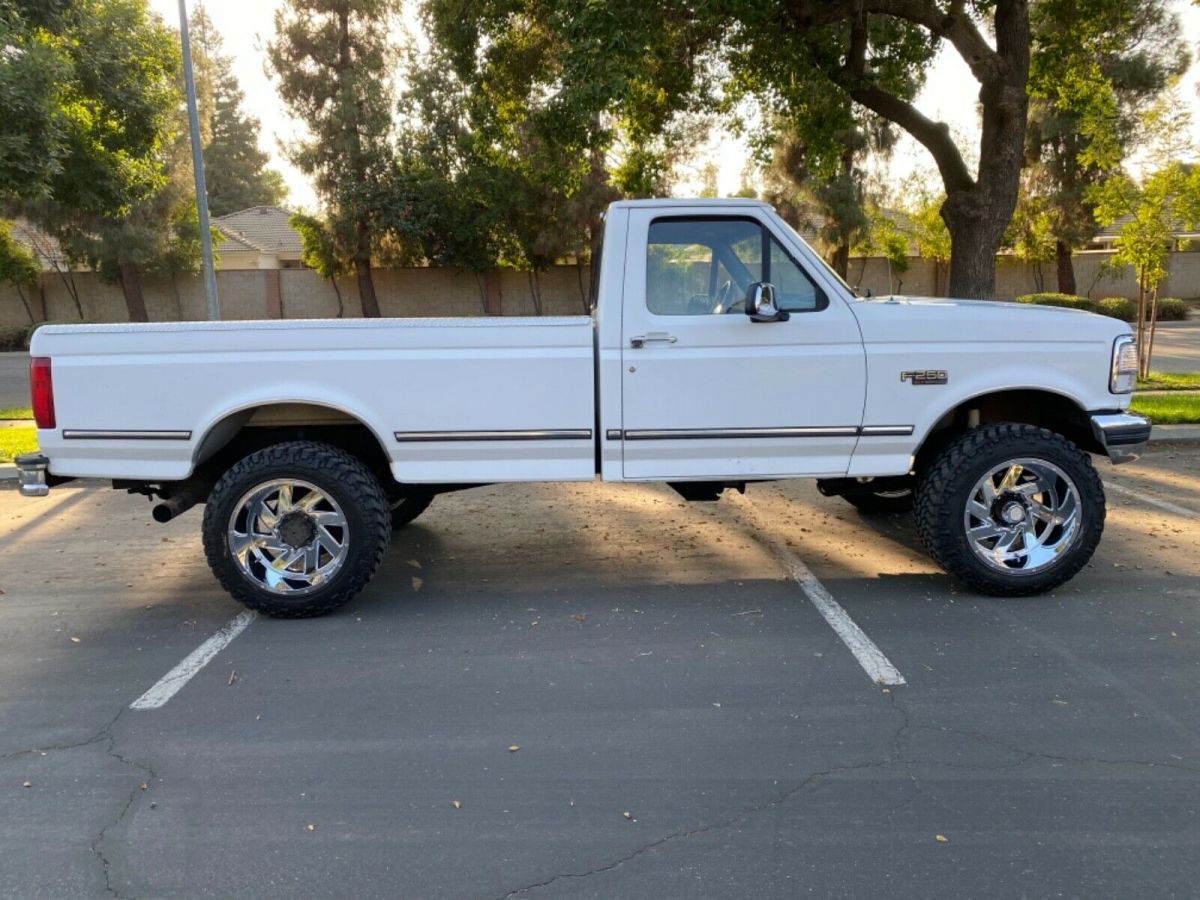1992 White Ford F-250