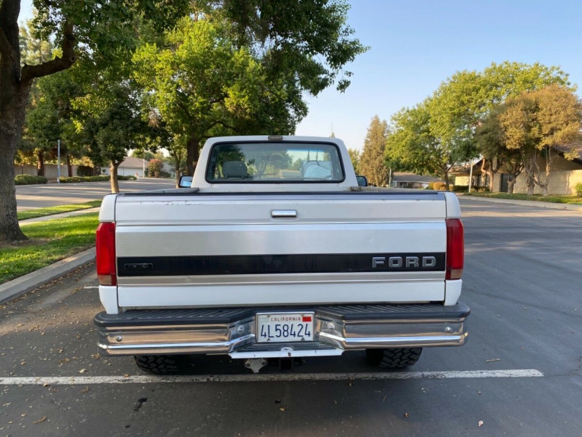 1992 White Ford F-250