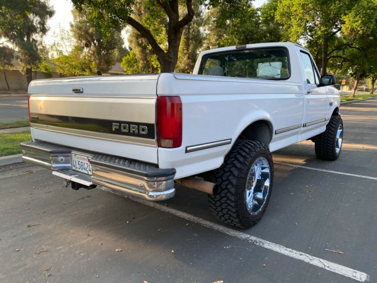 1992 White Ford F-250