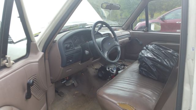 1992 White Ford F-250