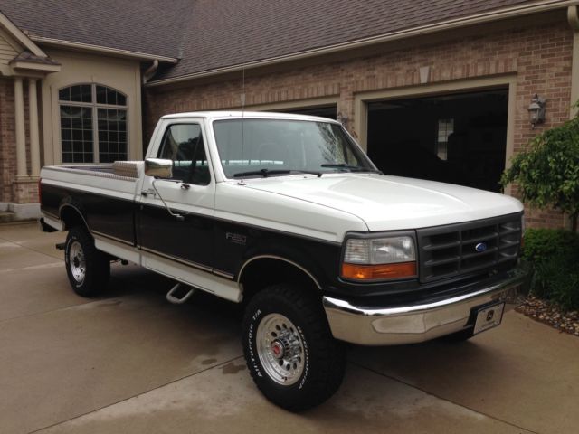 1992 White Ford F-250