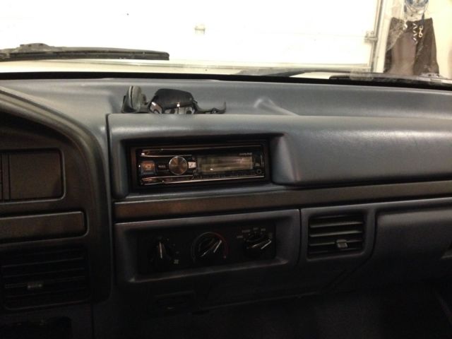 1992 White Ford F-250