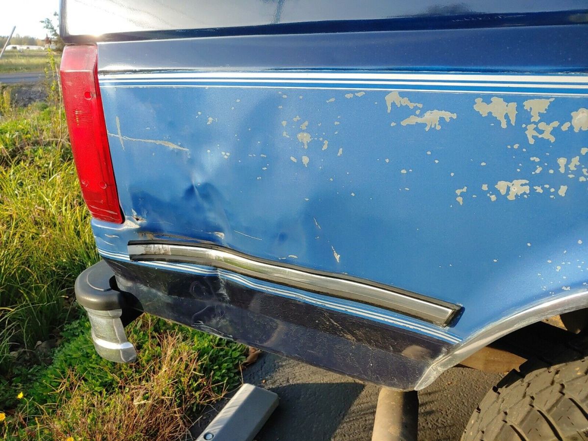 1992 Blue Ford F-250 Pickup