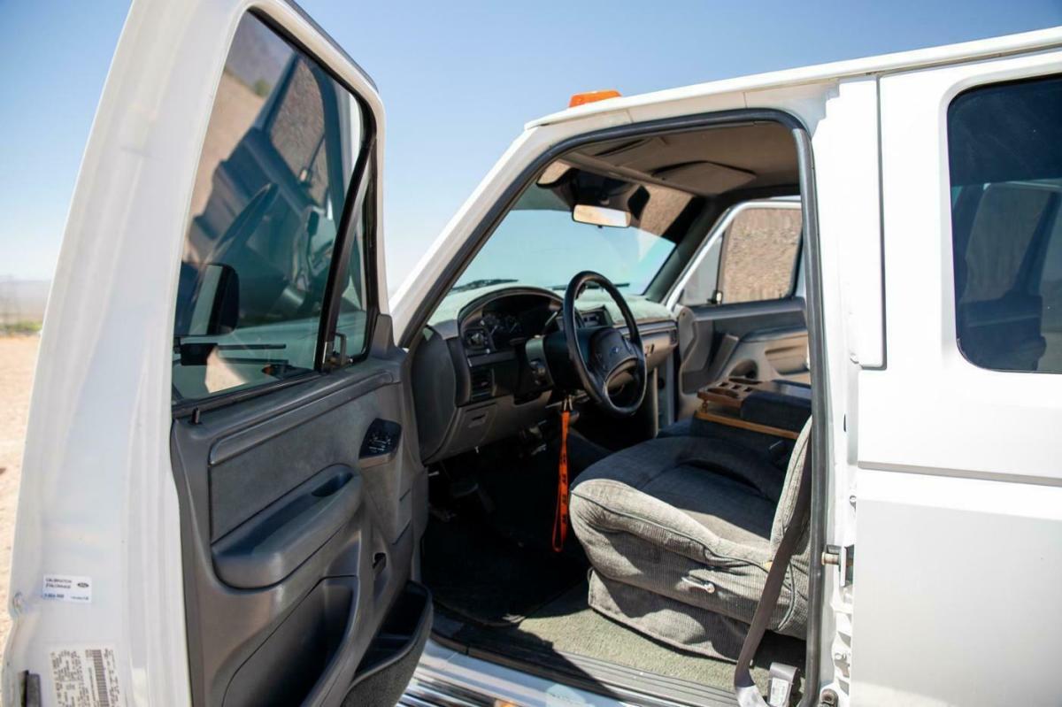 1992 White Ford F-350 --