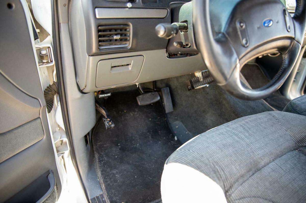 1992 White Ford F-350 --