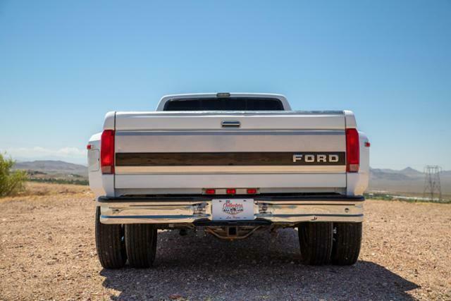 1992 White Ford F-350 --