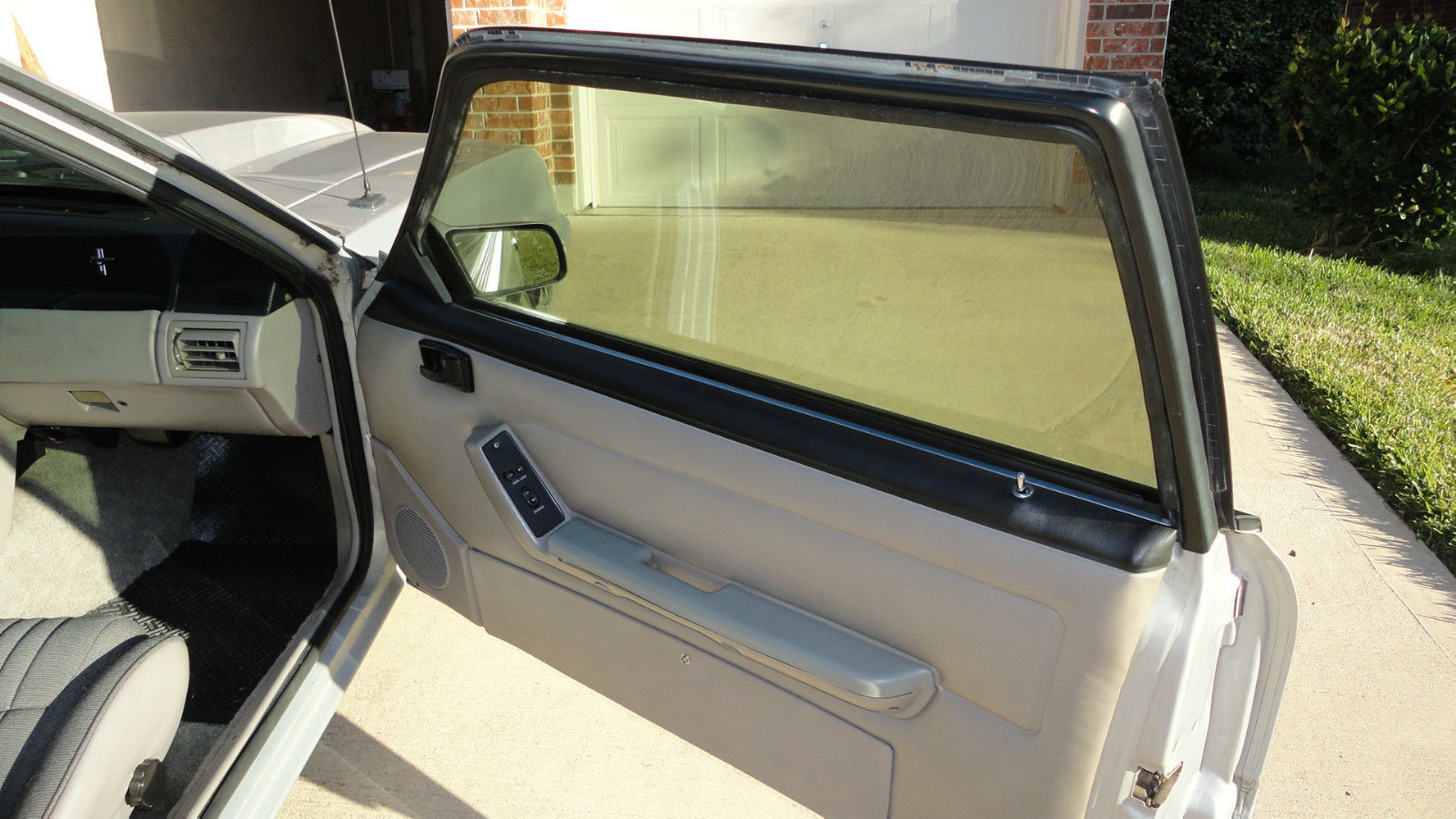 1992 Silver Ford Mustang Coupe