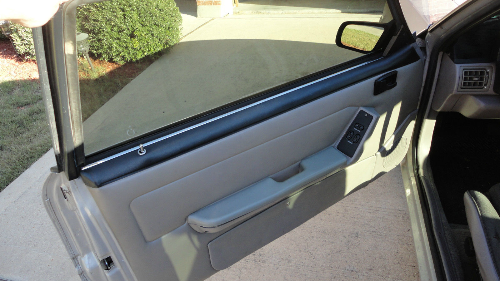 1992 Silver Ford Mustang Coupe