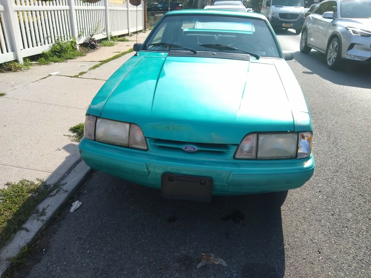 1992 GREEN Ford Mustang Coupe