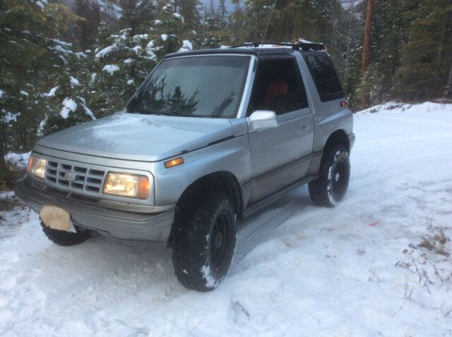 1992 Silver Chevrolet Tracker SUV