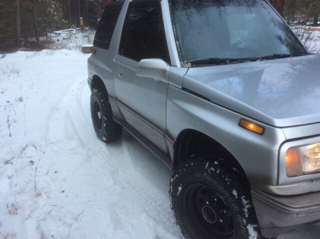 1992 Silver Chevrolet Tracker SUV