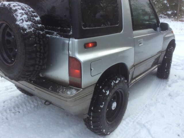 1992 Silver Chevrolet Tracker SUV