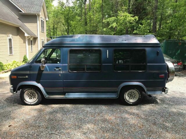 1992 Blue Chevrolet 2500 conversion van
