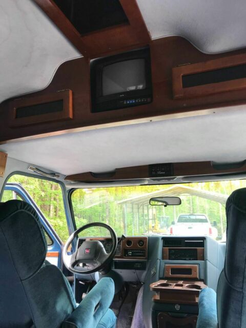1992 Blue Chevrolet 2500 conversion van