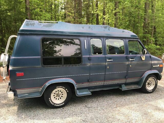 1992 Blue Chevrolet 2500 conversion van