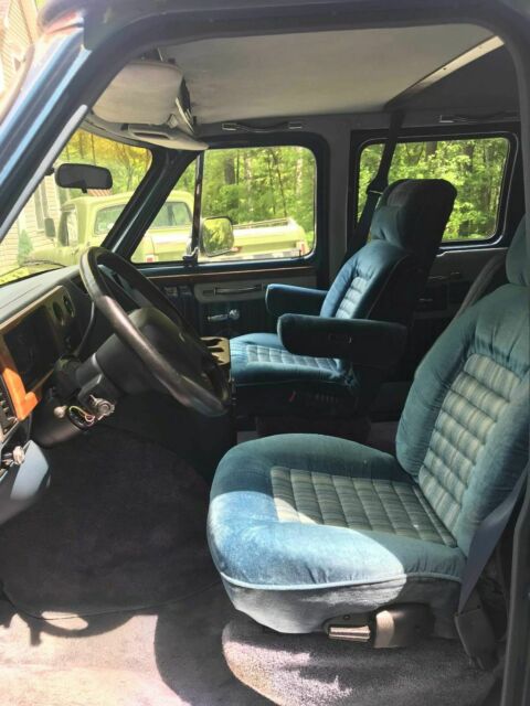 1992 Blue Chevrolet 2500 conversion van