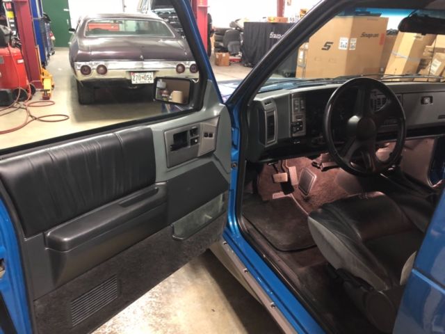 1992 Blue GMC Typhoon SUV