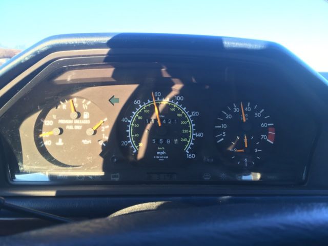 1992 White Mercedes-Benz 300-Series Sedan