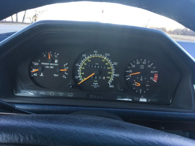 1992 White Mercedes-Benz 300-Series Sedan