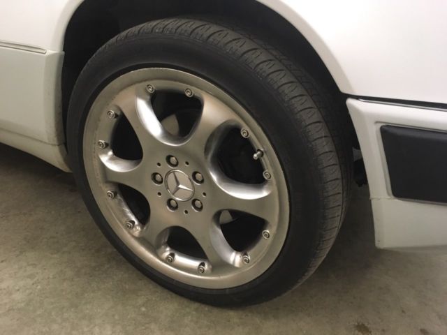 1992 White Mercedes-Benz 300-Series Sedan