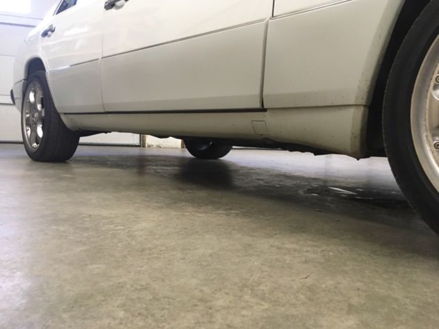 1992 White Mercedes-Benz 300-Series Sedan