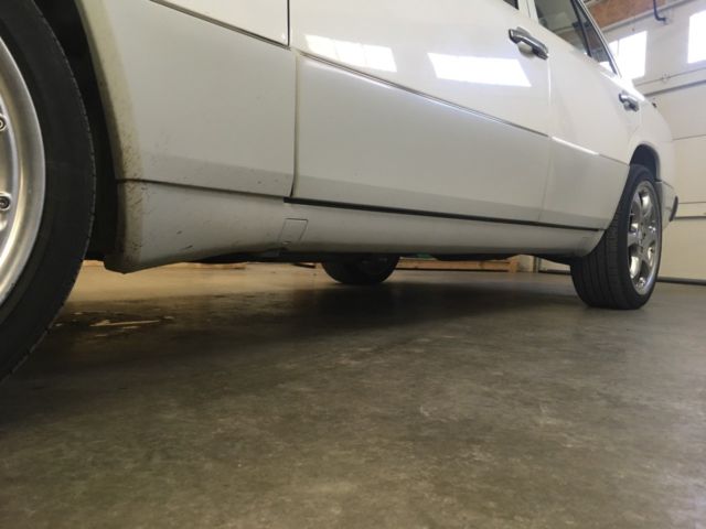 1992 White Mercedes-Benz 300-Series Sedan