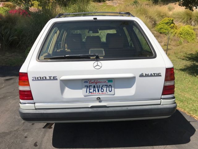 1992 white Mercedes-Benz E-Class Station Wagon
