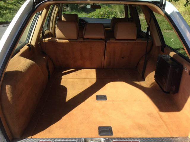 1992 white Mercedes-Benz E-Class Station Wagon