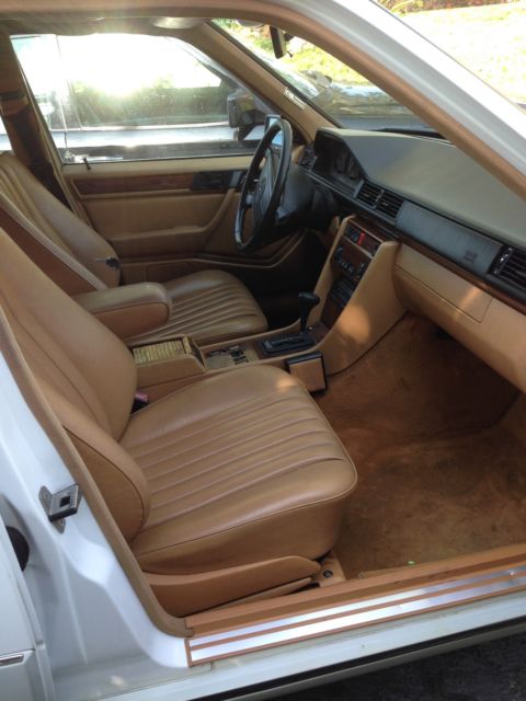 1992 white Mercedes-Benz E-Class Station Wagon