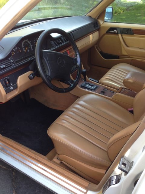 1992 white Mercedes-Benz E-Class Station Wagon