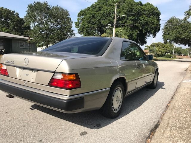 1992 Gold Mercedes-Benz 300-Series Coupe