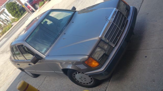1992 Brown Mercedes-Benz 300-Series Sedan