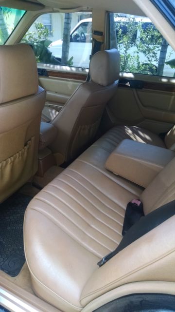 1992 Black Mercedes-Benz E-Class Sedan