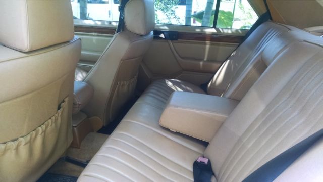 1992 Black Mercedes-Benz E-Class Sedan