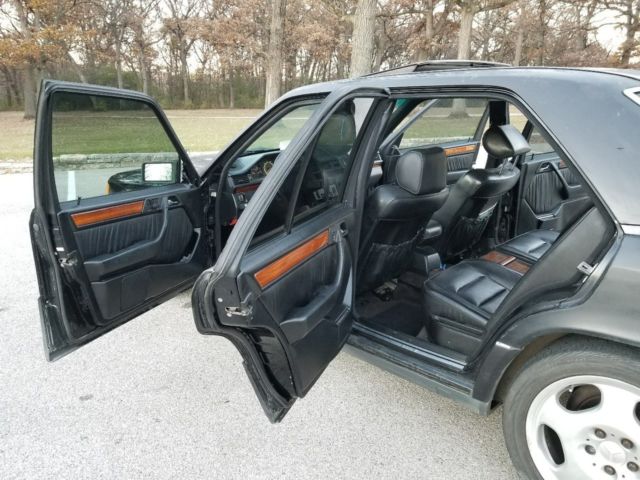 1992 Black Mercedes-Benz E-Class Sedan