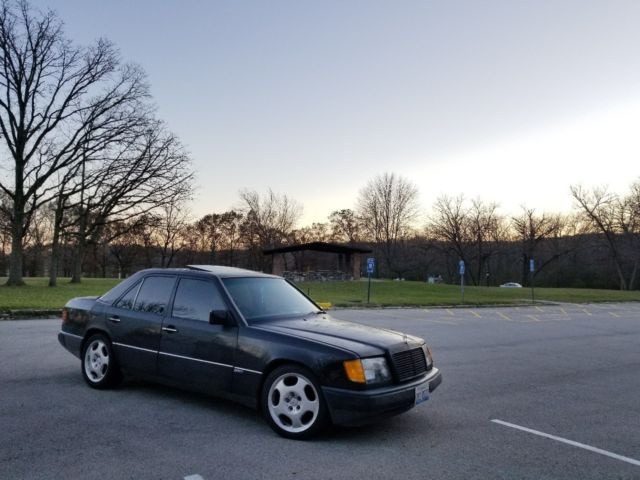 1992 Black Mercedes-Benz E-Class Sedan