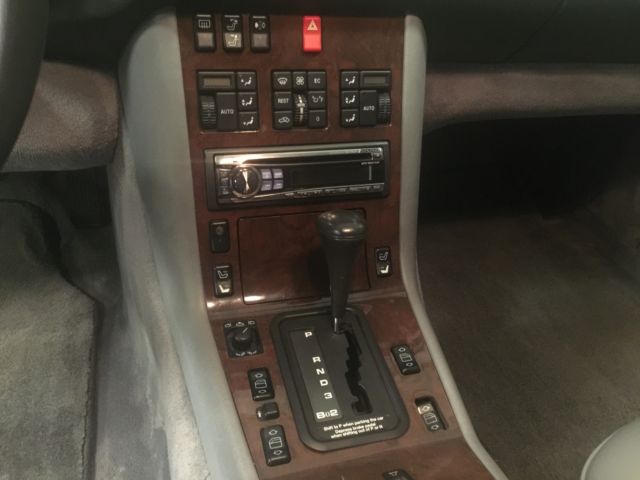 1992 White Mercedes-Benz 500-Series Sedan