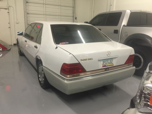 1992 White Mercedes-Benz 500-Series Sedan