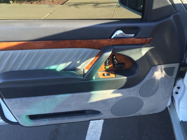 1992 White Mercedes-Benz 500-Series Sedan