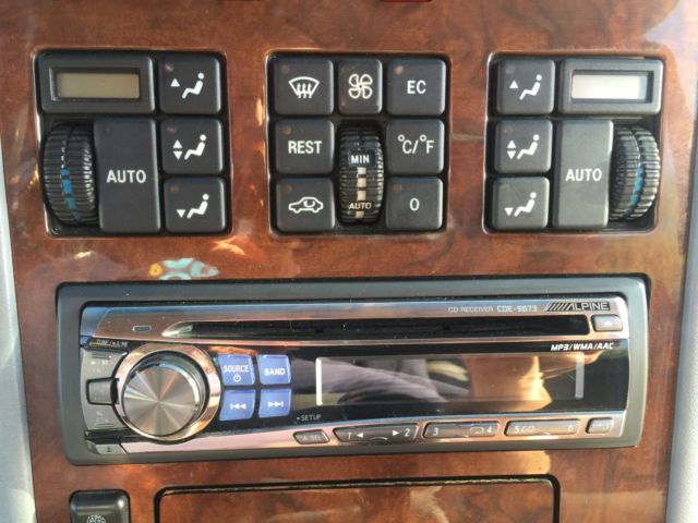 1992 White Mercedes-Benz 500-Series Sedan